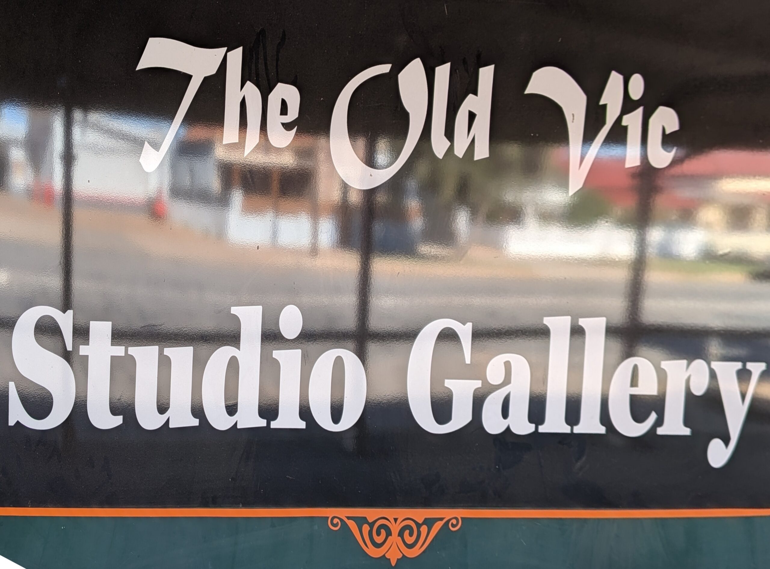 the old vic gallery colour logo